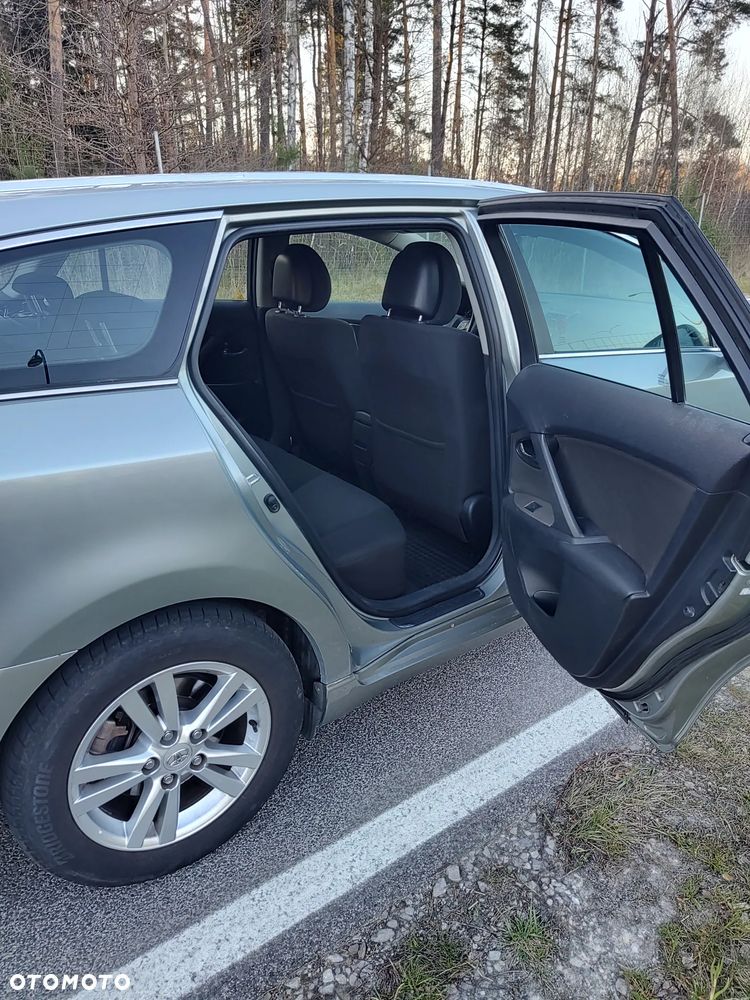 Toyota Avensis 1.8 Sol - 12