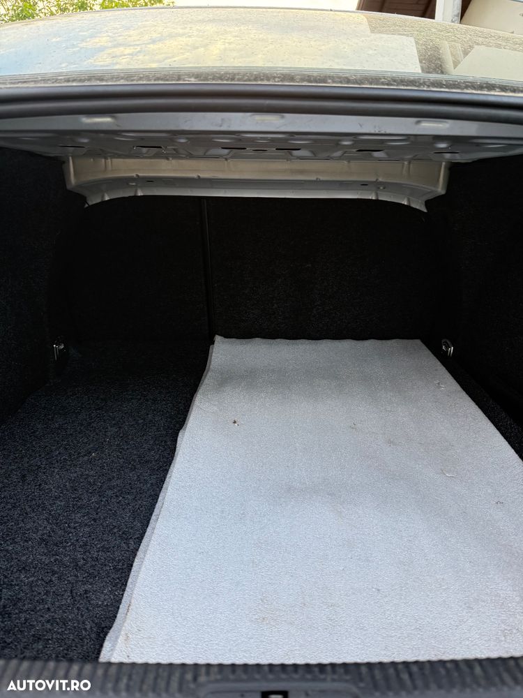 Volkswagen Passat - 12