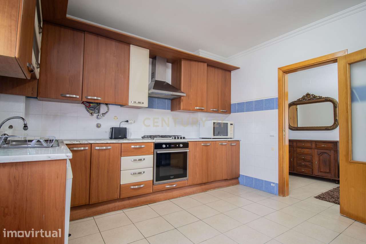T4 Duplex em Pataias com 181 m², garagem, arrumo e excelente luz natur - Grande imagem: 3/31