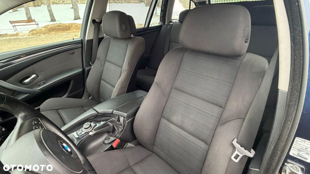 BMW Seria 5 525d - 27