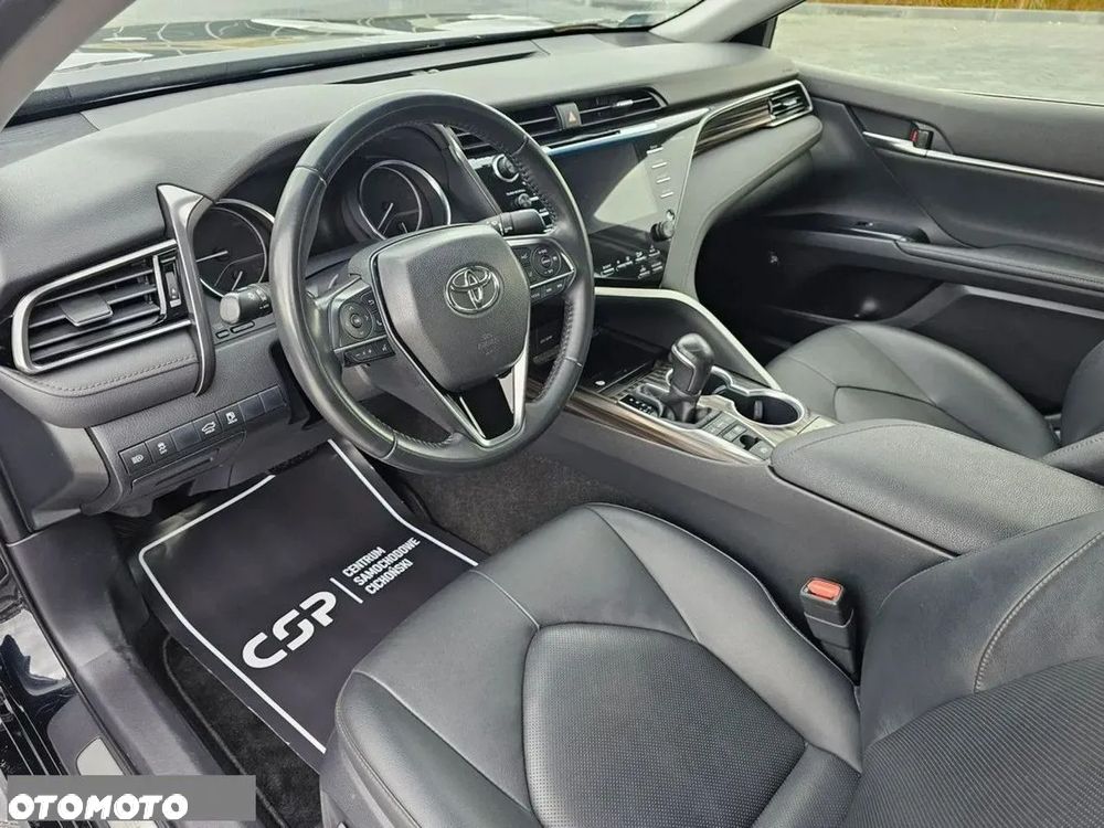 Toyota Camry 2.5 Hybrid Prestige CVT - 2