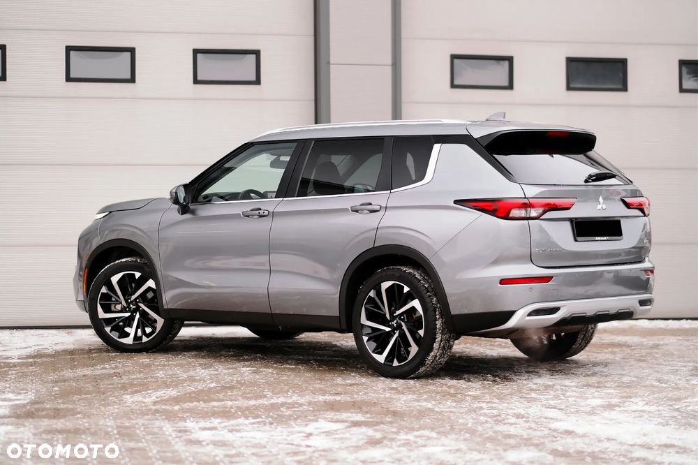 Mitsubishi Outlander - 12