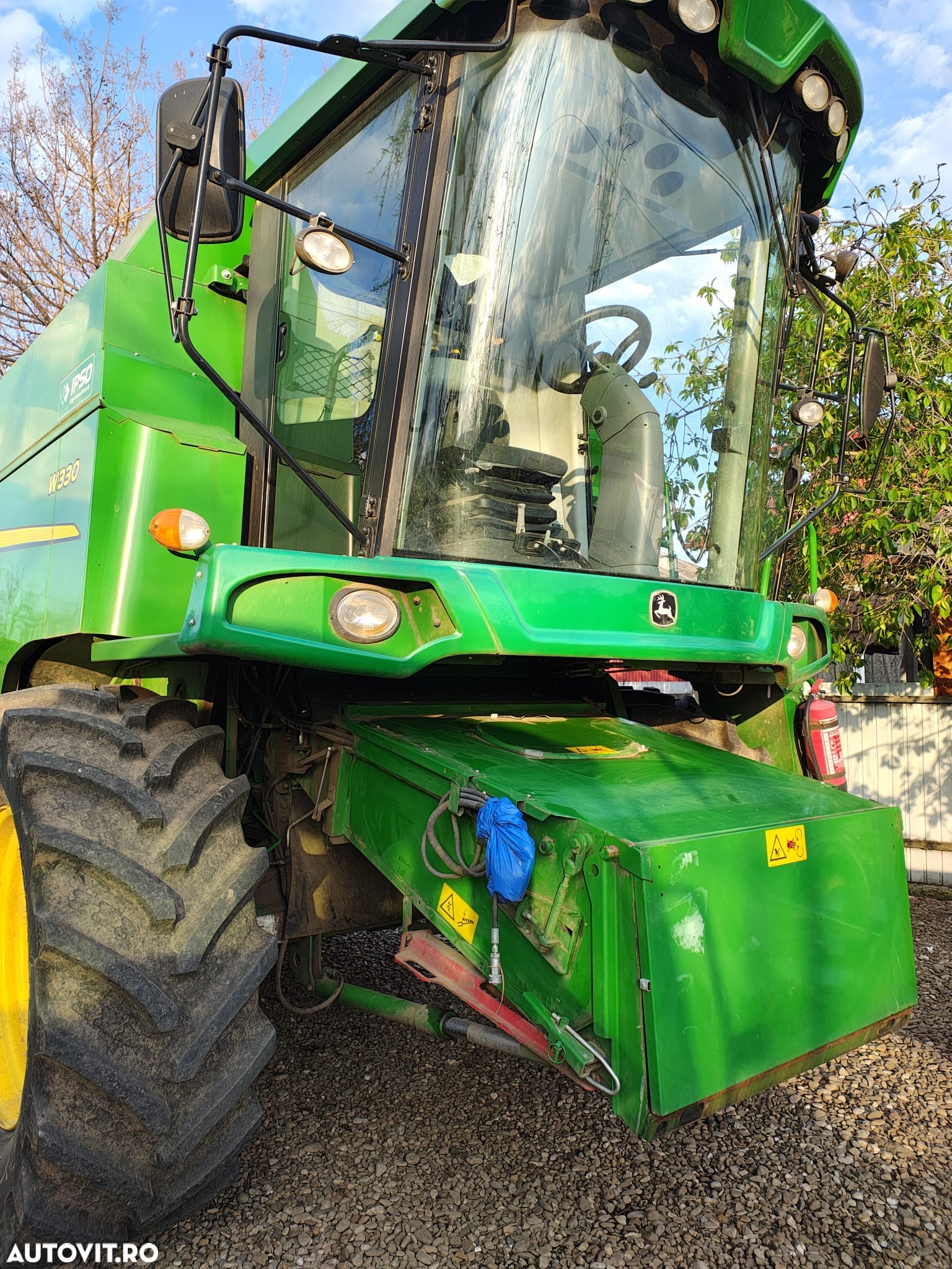 John Deere W330 - 6