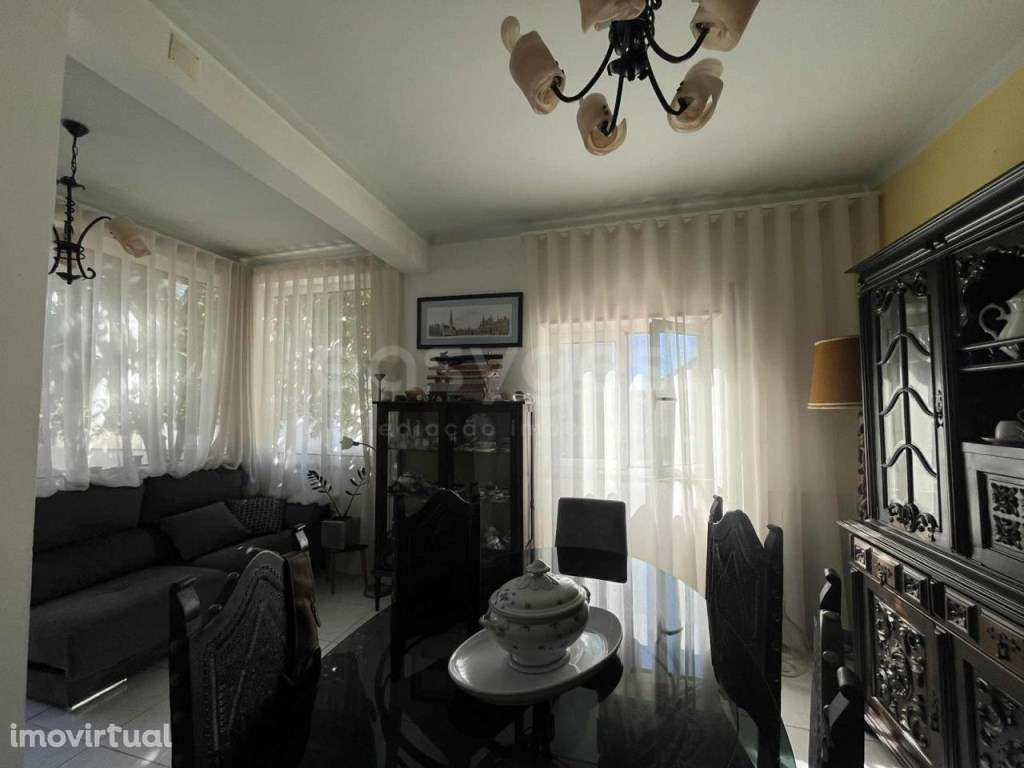 Moradia localizada no Bairro Norton de Matos em Coimbra - Grande imagem: 2/45