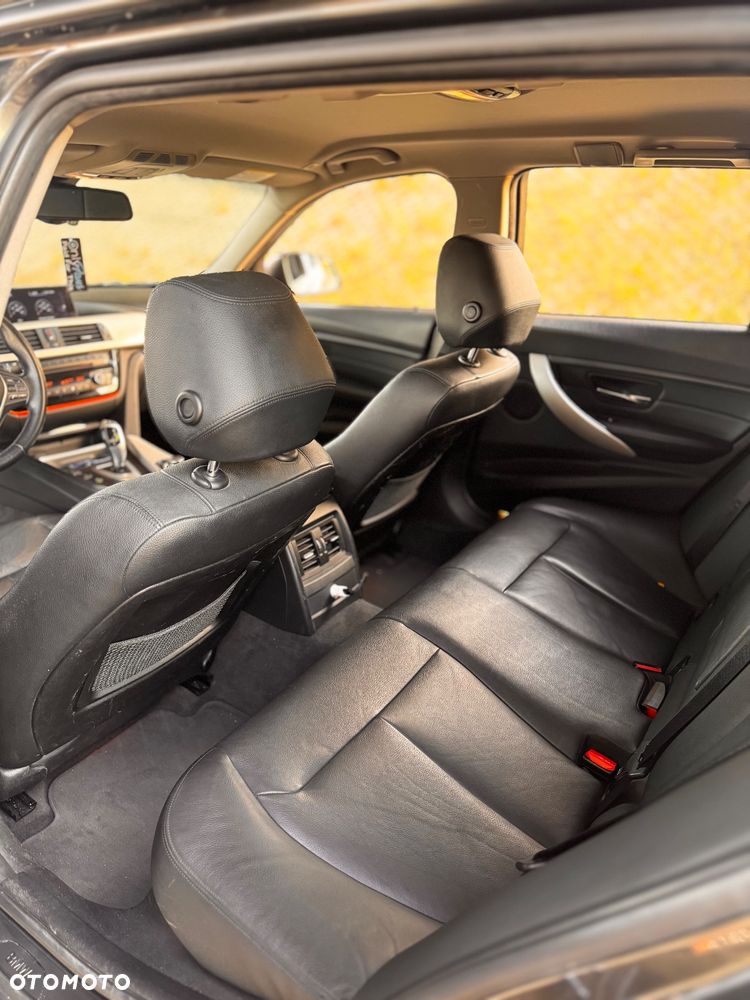 BMW Seria 3 330d Touring xDrive - 10