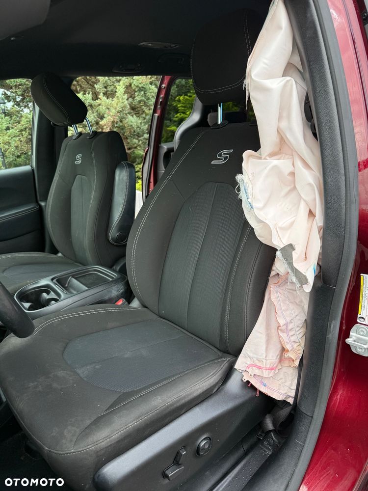 Chrysler Pacifica - 26