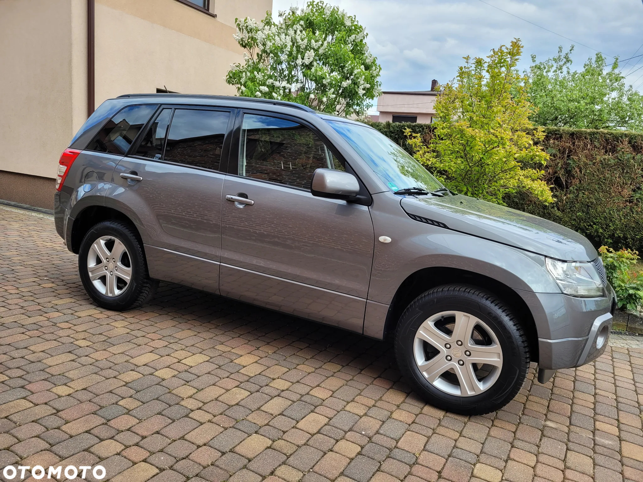 Suzuki Grand Vitara 2.0 Comfort + - 8