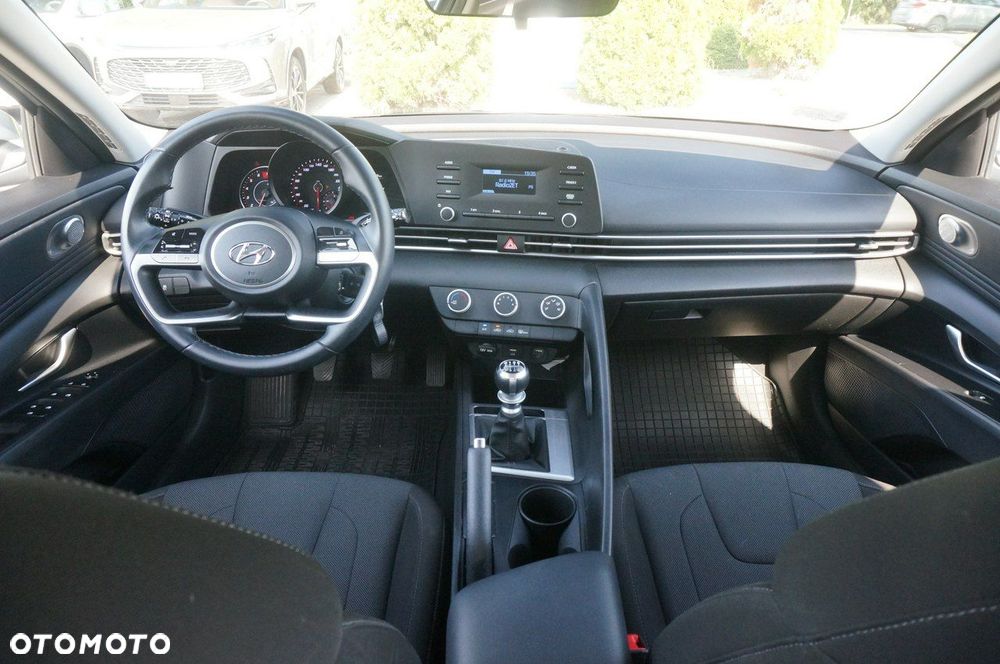 Hyundai Elantra - 10