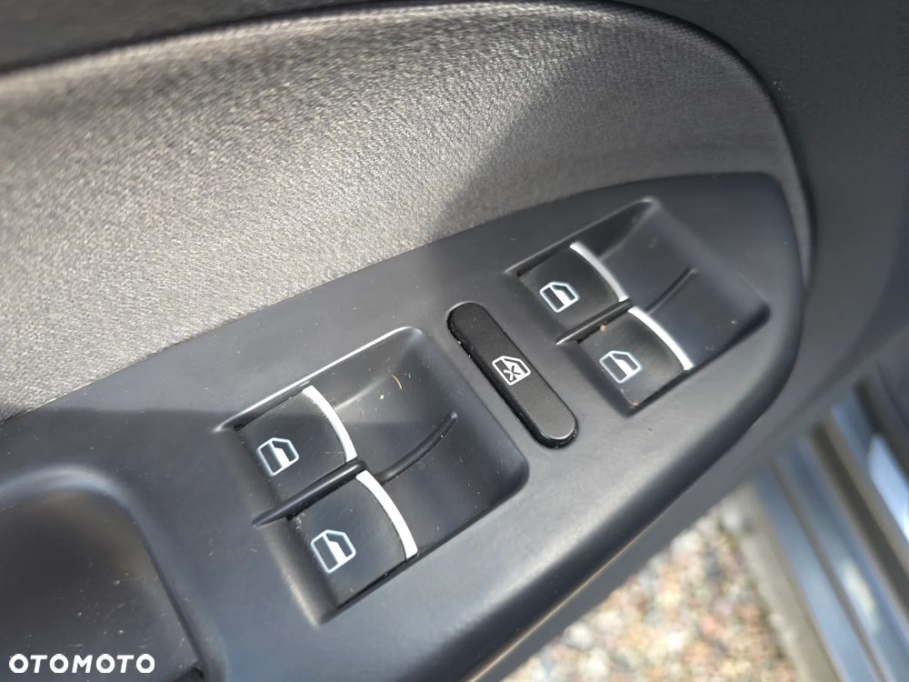 Volkswagen Touran 1.6 TDI DPF BlueMotion Technology DSG MATCH - 19