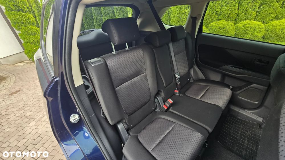 Mitsubishi Outlander - 32