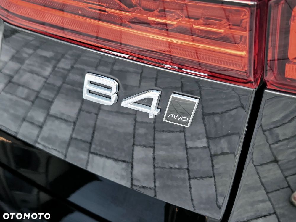 Volvo XC 60 B4 D AWD Plus Dark - 23