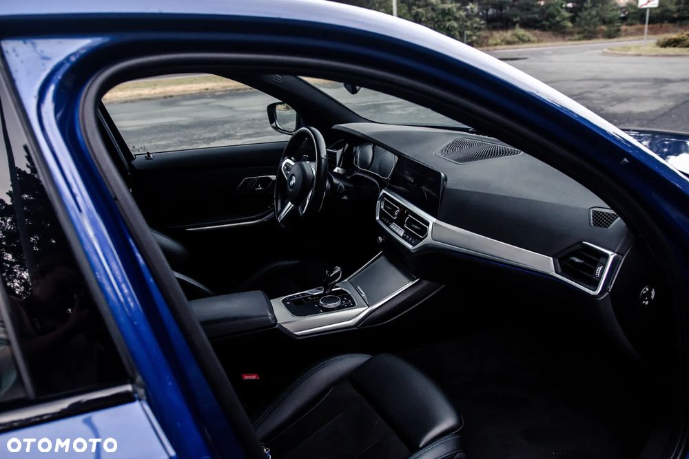 BMW Seria 3 318i M Sport - 10