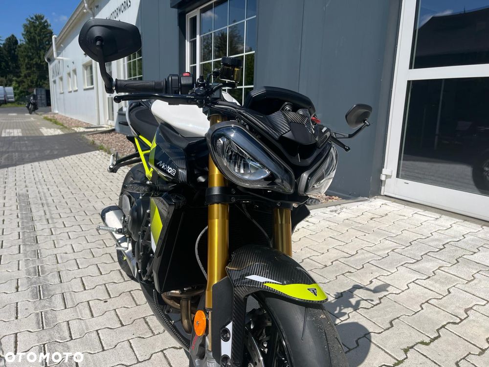 Triumph Street Triple - 11