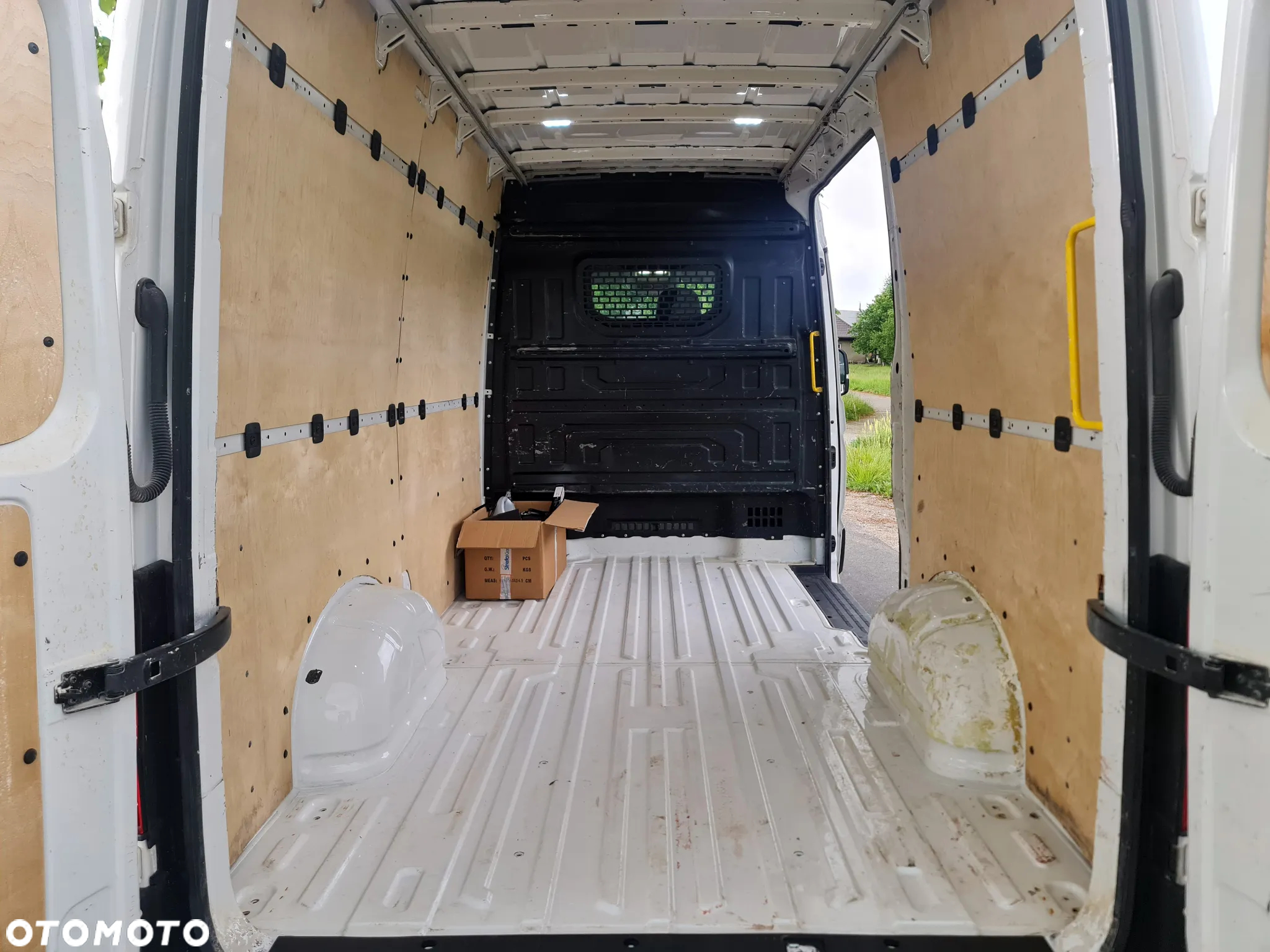 Volkswagen Crafter - 11
