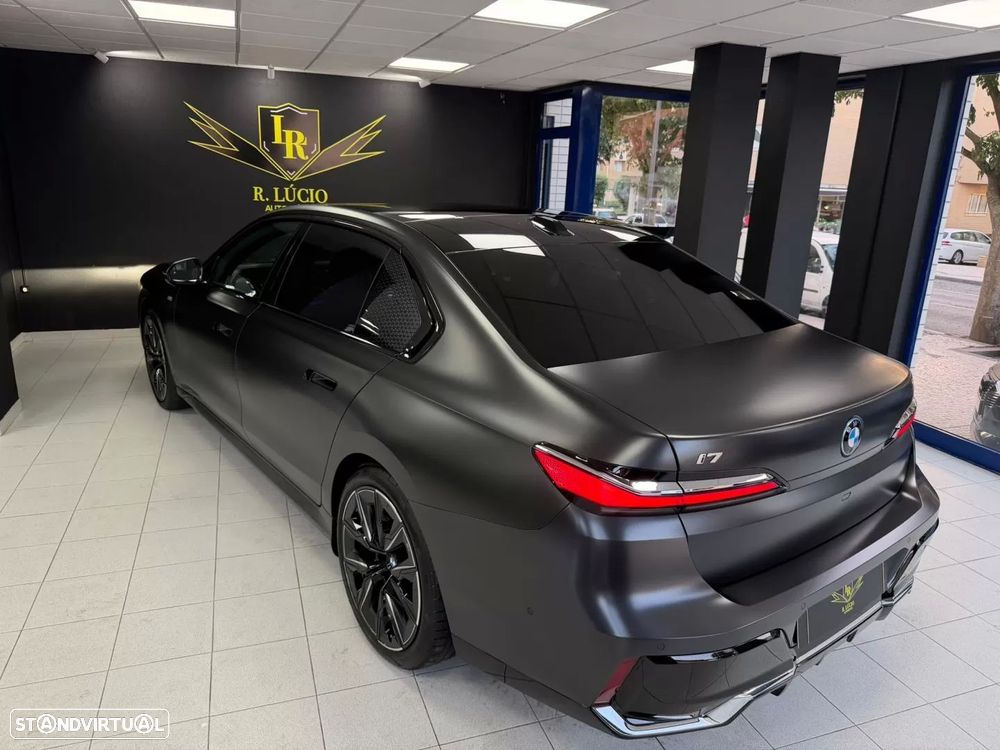 BMW i7 eDrive50 Pack Desportivo M - 17