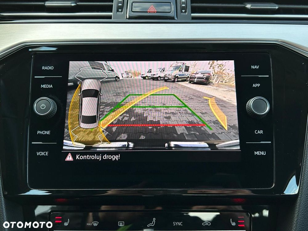 Volkswagen Passat 2.0 TDI Elegance DSG - 22