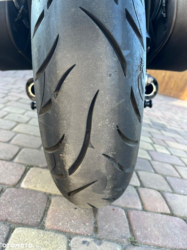 Triumph Bonneville Bobber - 16