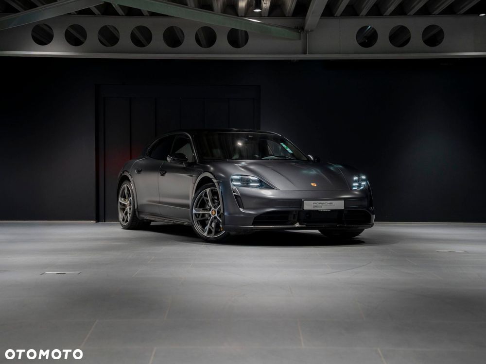 Porsche Taycan Turbo S - 7