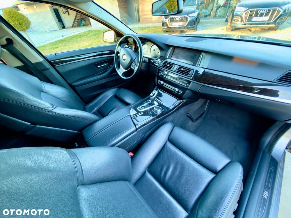 BMW Seria 5 528i xDrive Sport-Aut Luxury Line - 26