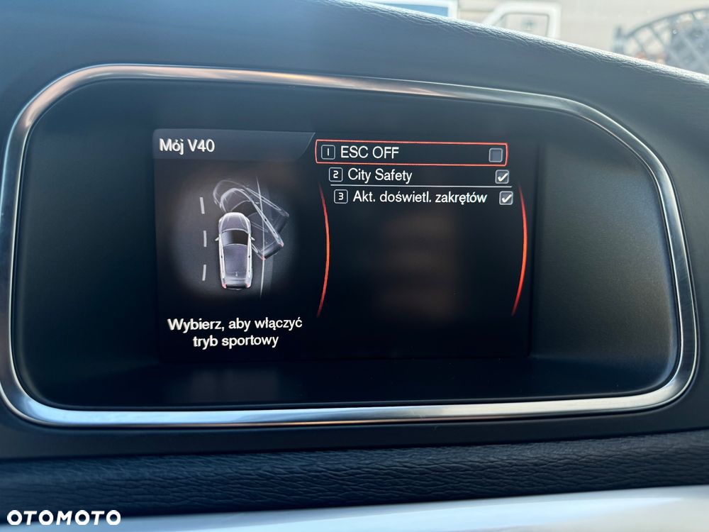 Volvo V40 D2 R-Design - 14