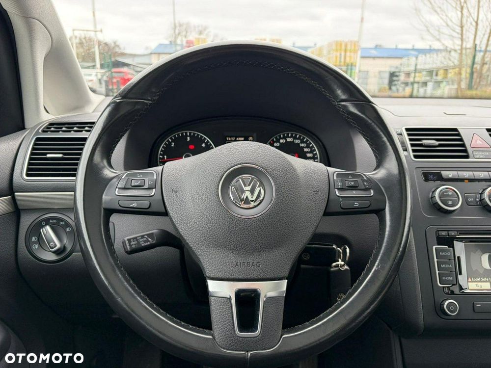 Volkswagen Touran - 11