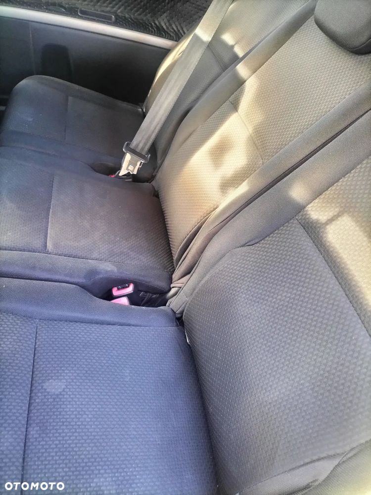 Toyota Corolla Verso 2.2 D-4D Gold - 11