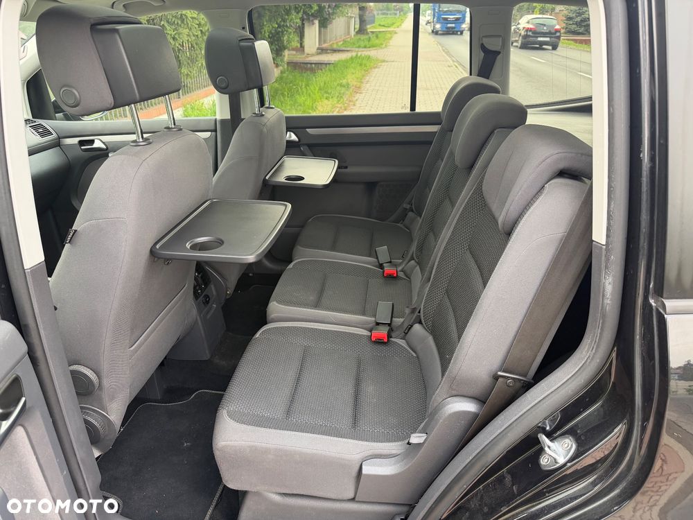 Volkswagen Touran 2.0 TDI DPF BlueMotion Technology STYLE - 12