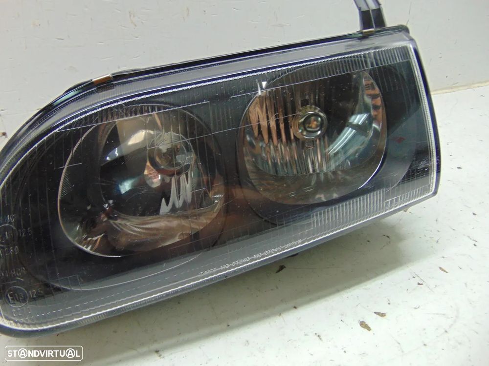 Mitsubishi L400 farol - 2