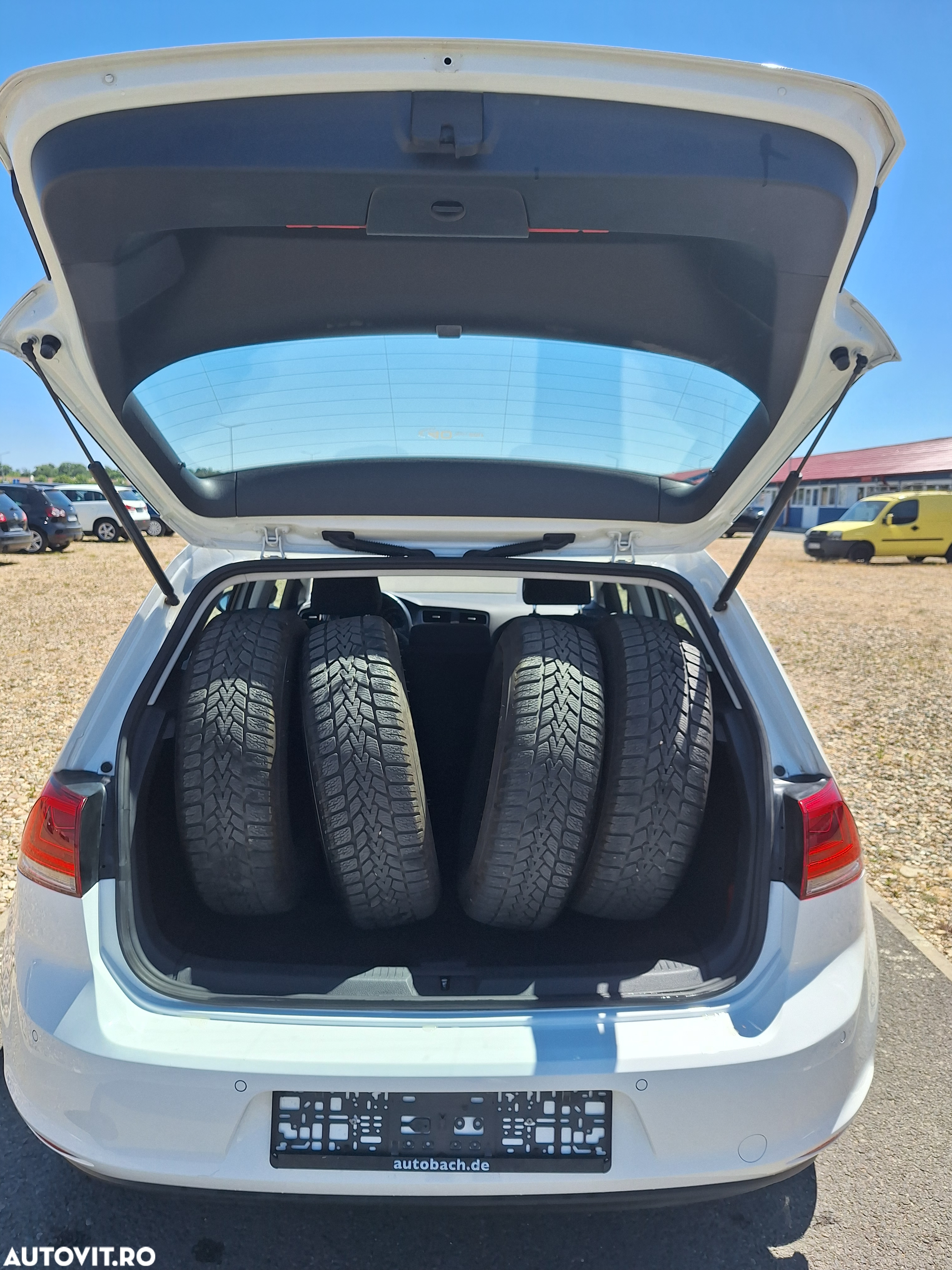 Volkswagen Golf - 12