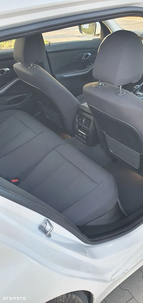 BMW Seria 3 318d - 20