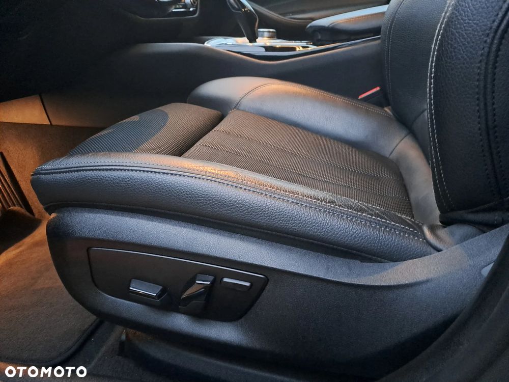 BMW Seria 5 530d xDrive Sport Line - 29