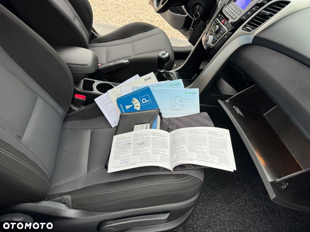 Hyundai i30 blue 1.4 YES Silver - 34