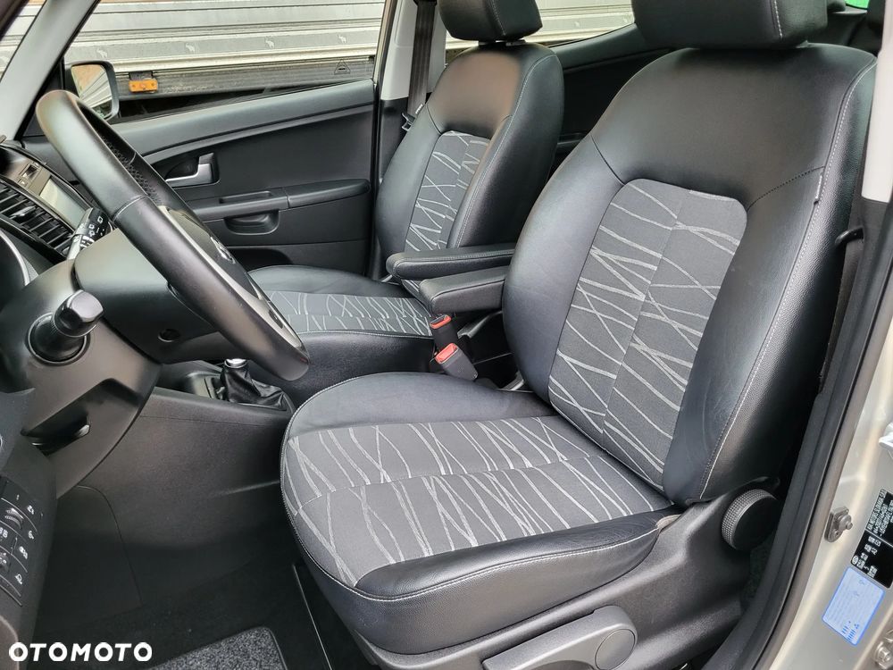 Kia Venga 1.4 CVVT Business Line - 19