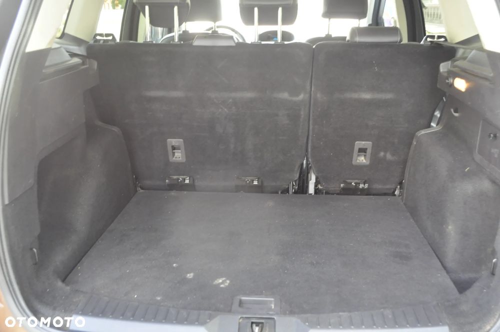 Ford Kuga 1.6 EcoBoost 2x4 Titanium - 9