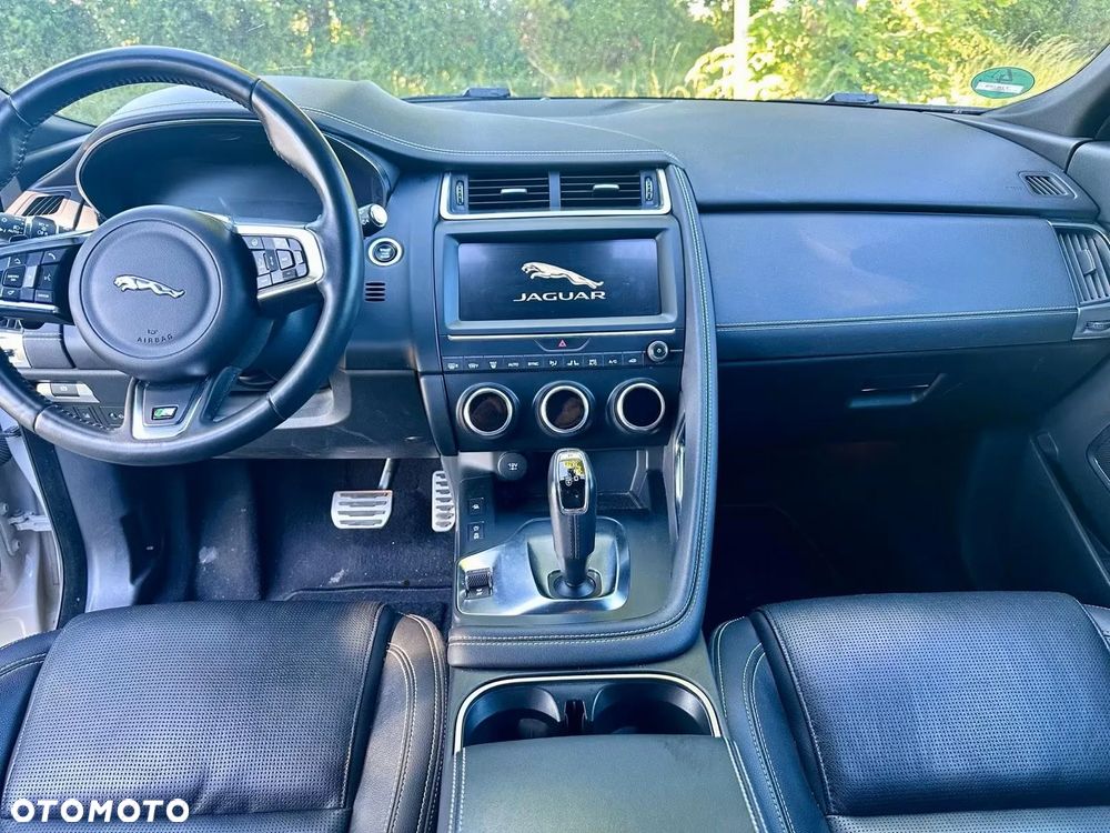 Jaguar E-Pace P200 AWD R-Dynamic - 11