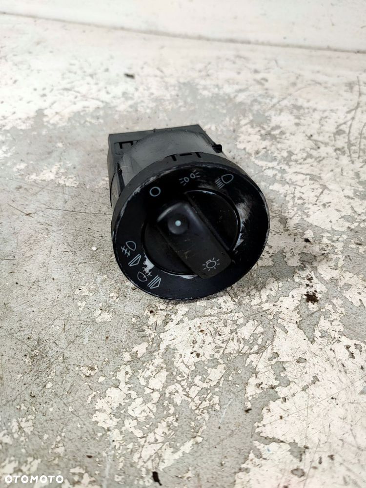włącznik przełącznik świateł audi a4 8e0941531