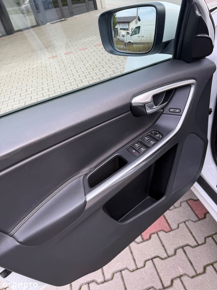 Volvo XC 60 D4 Geartronic Momentum - 12