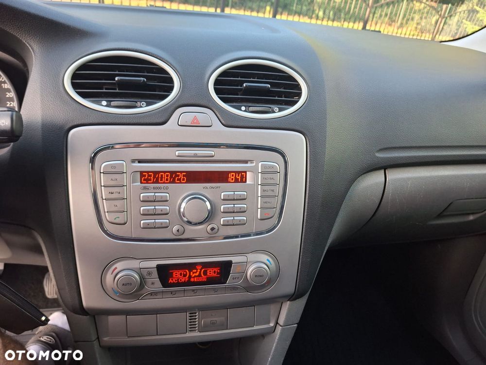 Ford Focus 1.6 16V Connection - 14