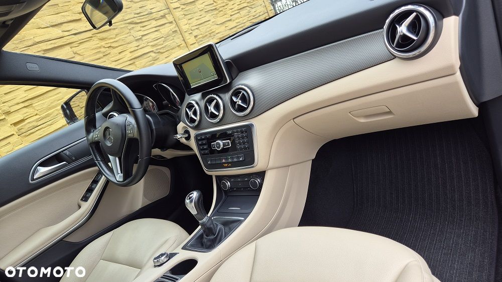 Mercedes-Benz GLA 180 (CDI) d Urban - 13