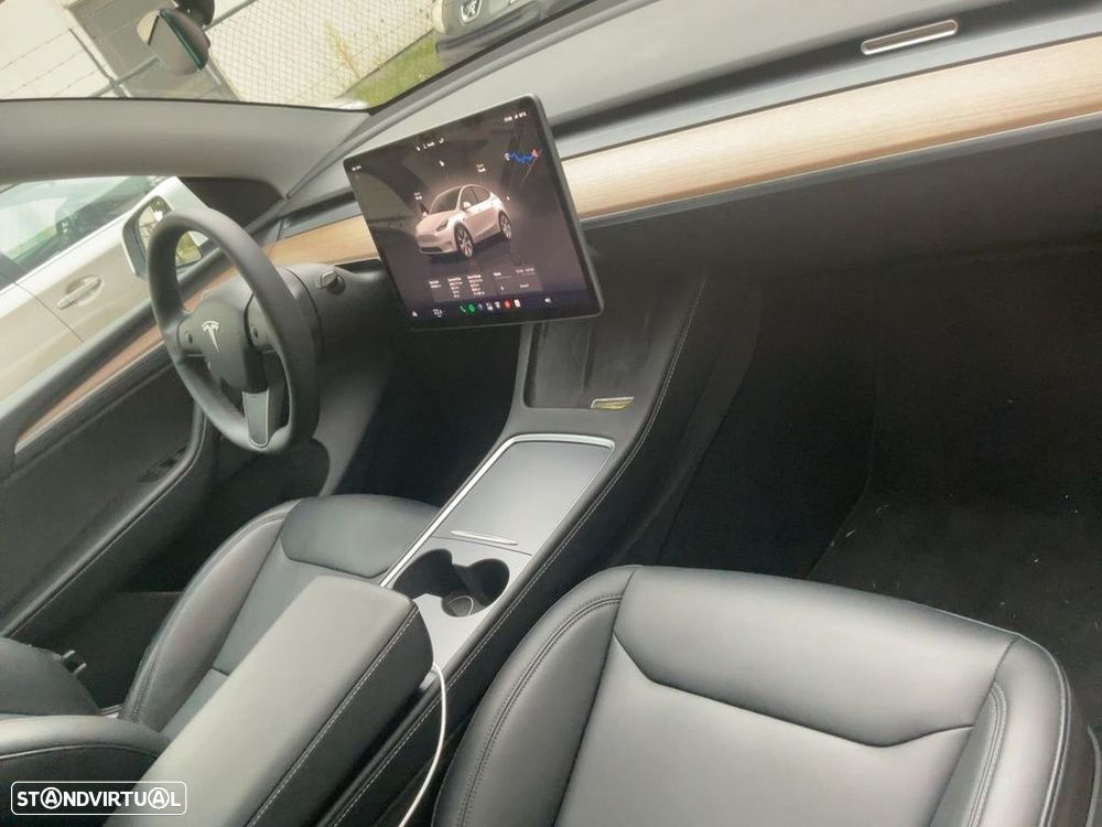 Tesla Model Y - 3