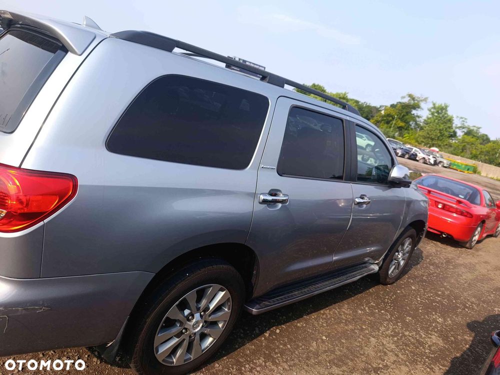 Toyota Sequoia - 6