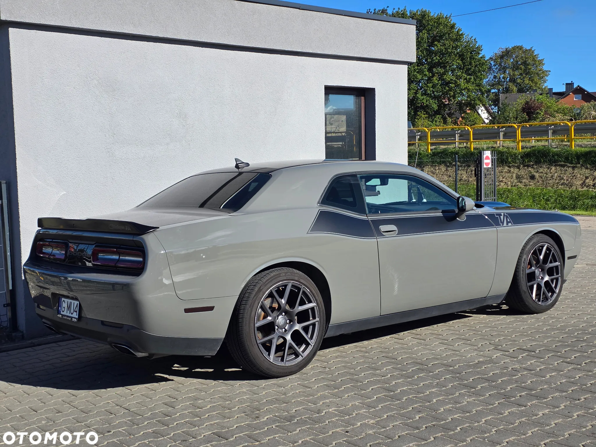 Dodge Challenger - 4