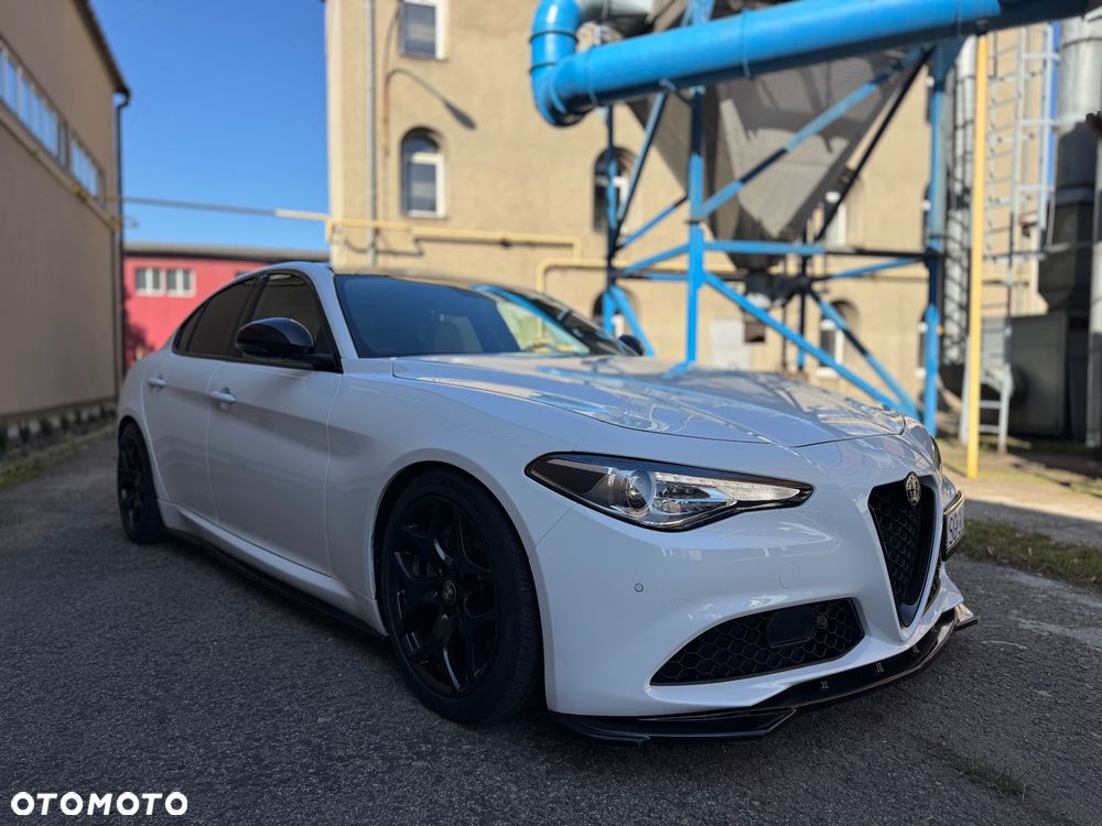 Alfa Romeo Giulia - 1