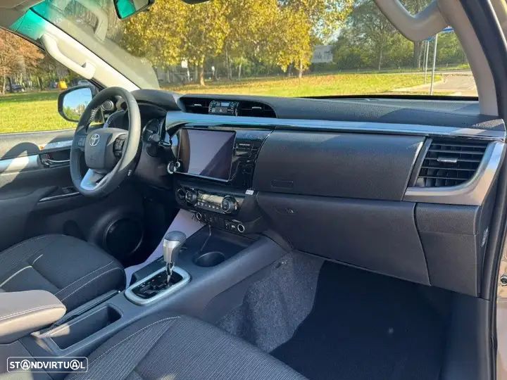 Toyota Hilux 2.4 D-4D 4WD CD Tracker S CA - 8