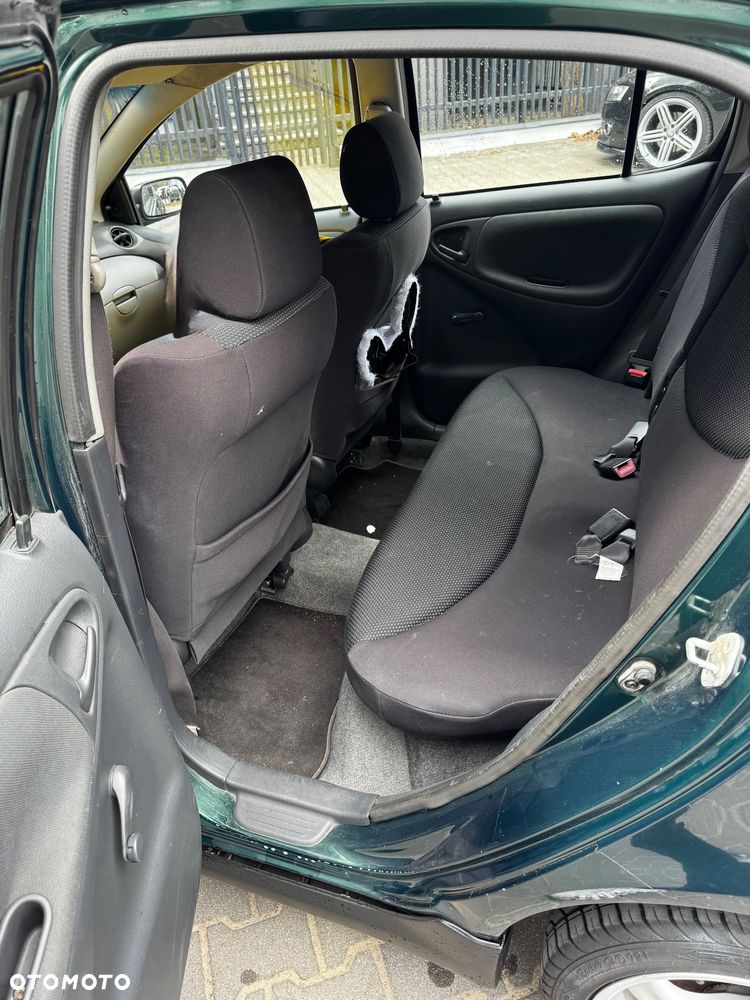 Toyota Yaris 1.0 Base - 8