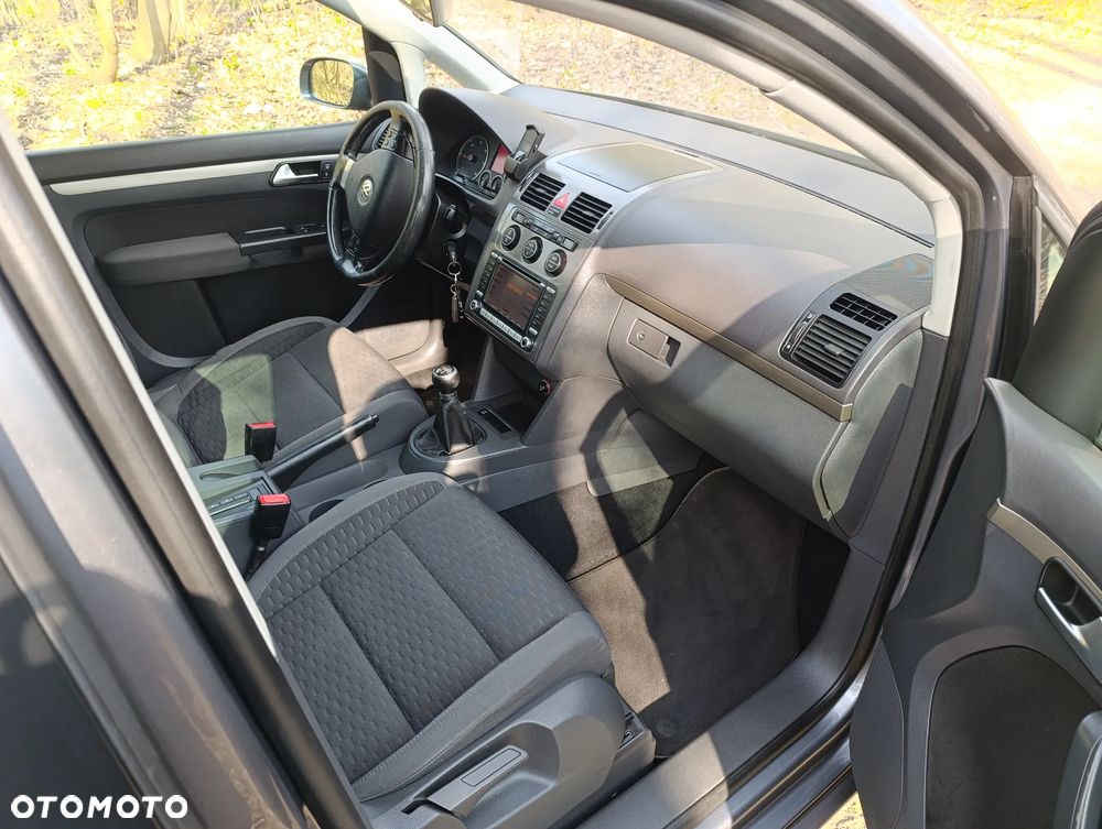 Volkswagen Touran - 18