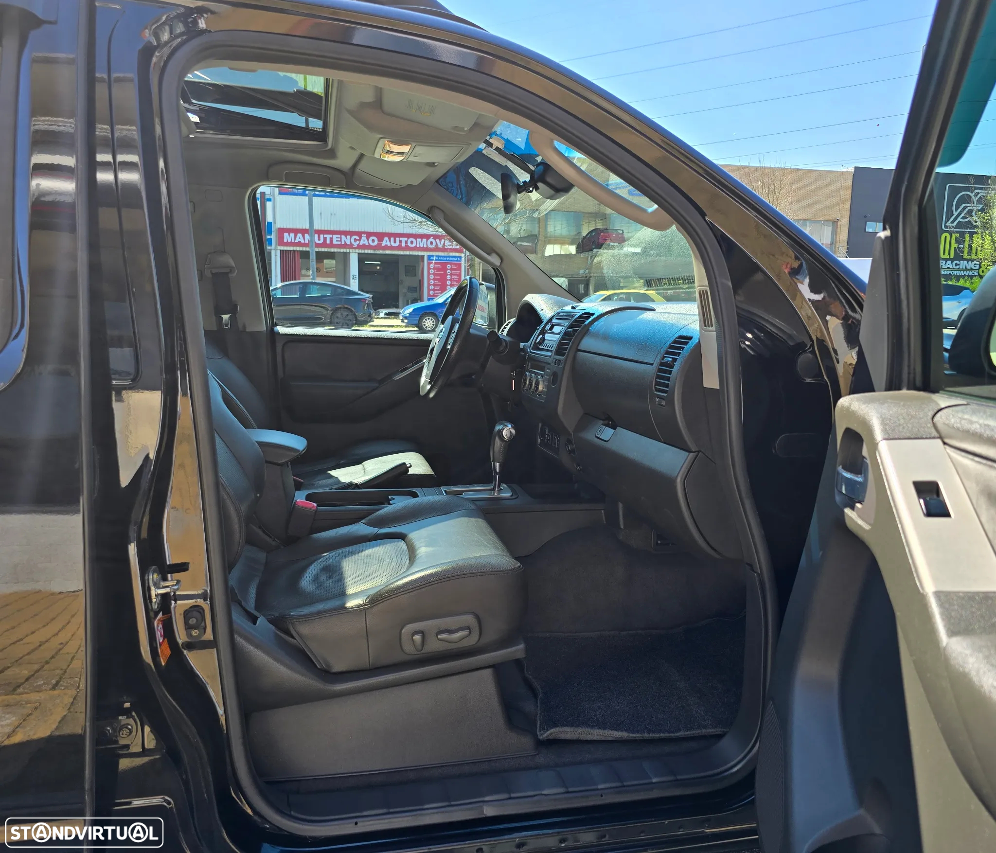 Nissan Navara 2.5 dCi CD LE Premium AT - 12