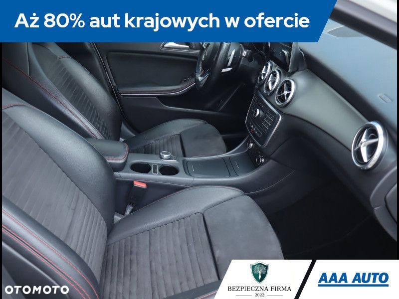 Mercedes-Benz GLA - 10