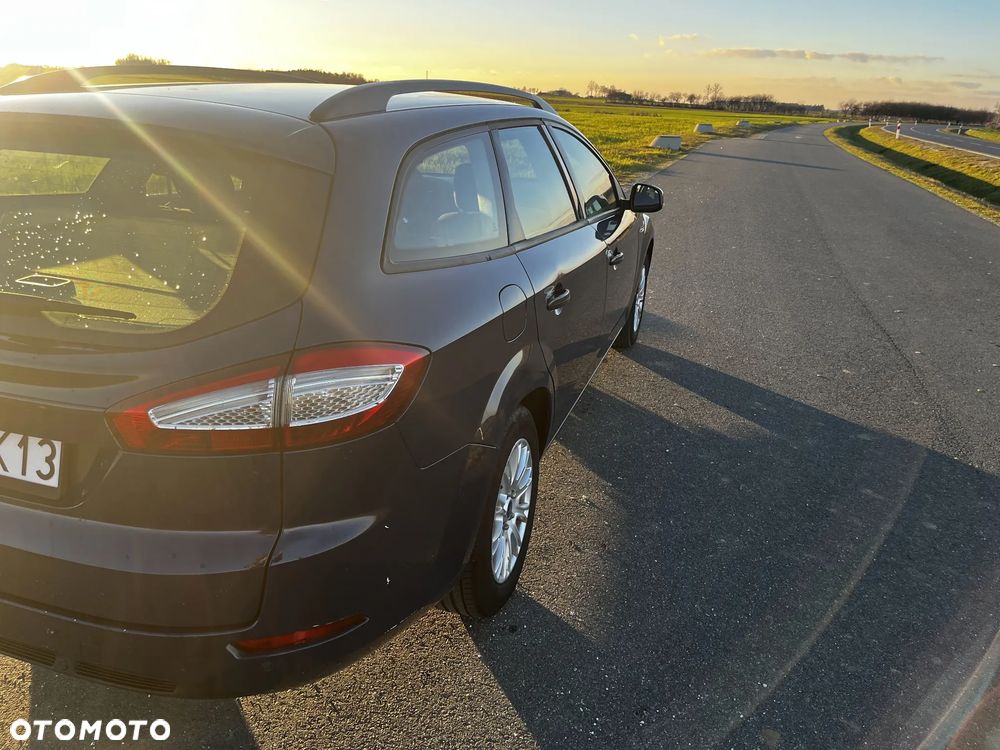 Ford Mondeo 2.0 Ambiente - 9