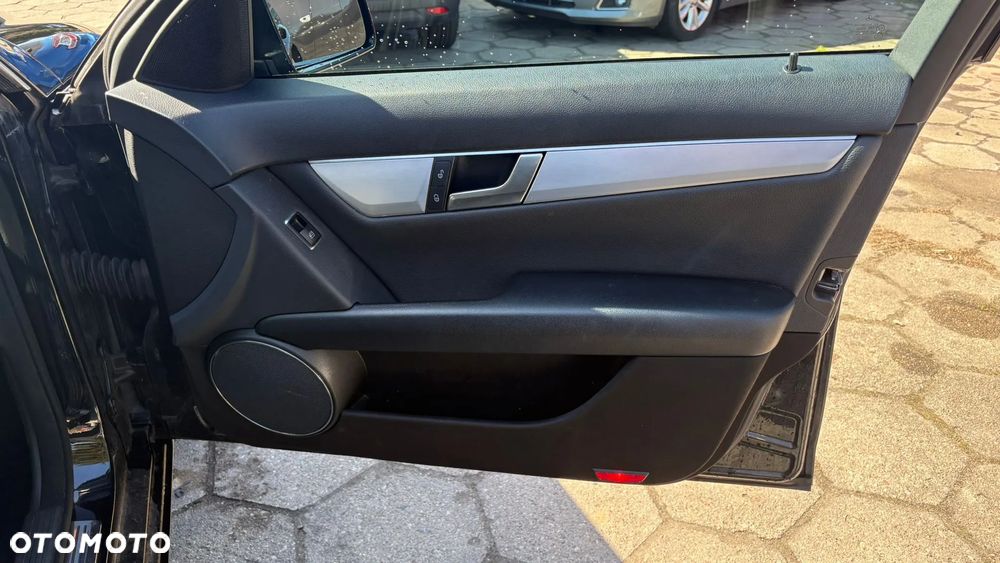 Mercedes-Benz Klasa C 220 CDI Avantgarde - 23